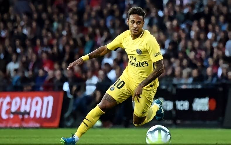 包含社区盾赛后再迎强敌，巴黎圣日耳曼防线松动，主帅态度——底气十足，更衣室氛围转暖的词条-中欧体育app